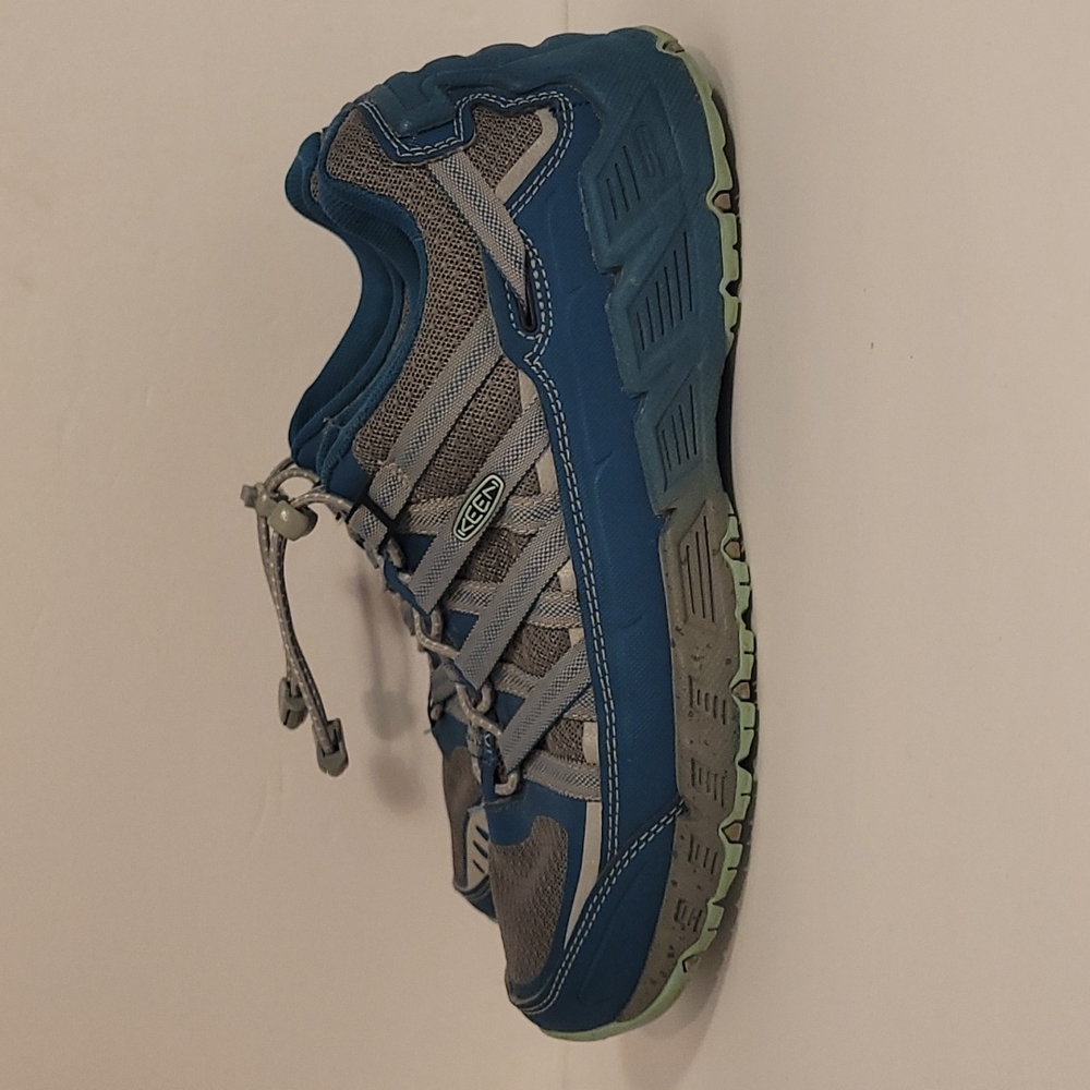 Keen women athletic shoes
